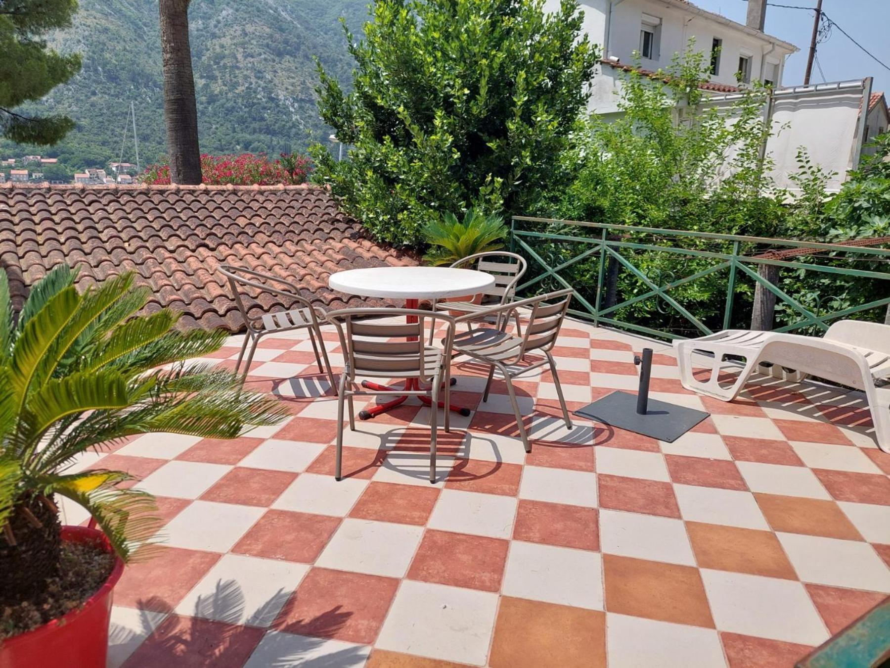 Garden apartmant near sea *NEW Kotor Exterior foto